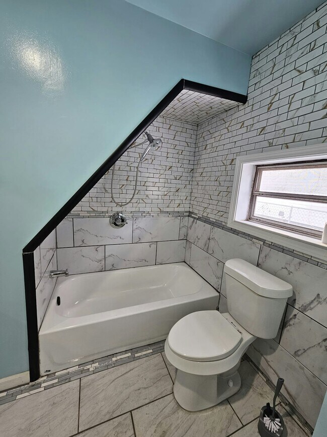 Building Photo - 2644 4th St