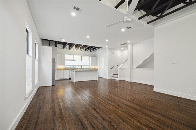 Building Photo - 3 Bed Home for Rent in Greater Heights 77008 | 2-Car Garage + Private Backyard