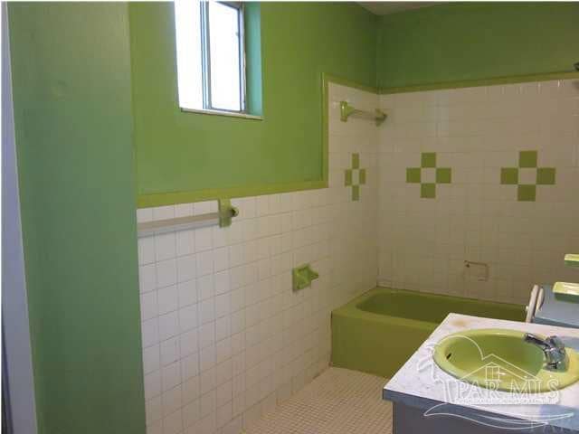 Building Photo - 671 E Olive Rd