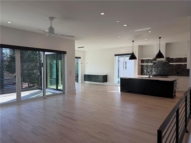 Building Photo - 2385 Nesbitt Dr NE