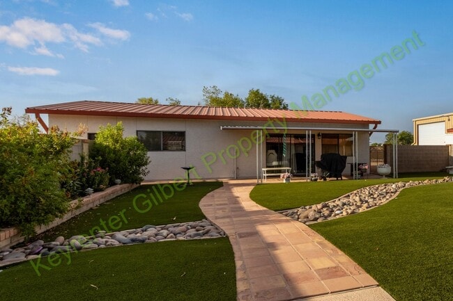 Building Photo - Beautiful Gilbert Home with Pool — Convenient Location & Modern Upgrades!