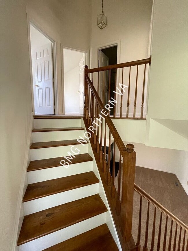 Building Photo - 865 Tall Oaks Square