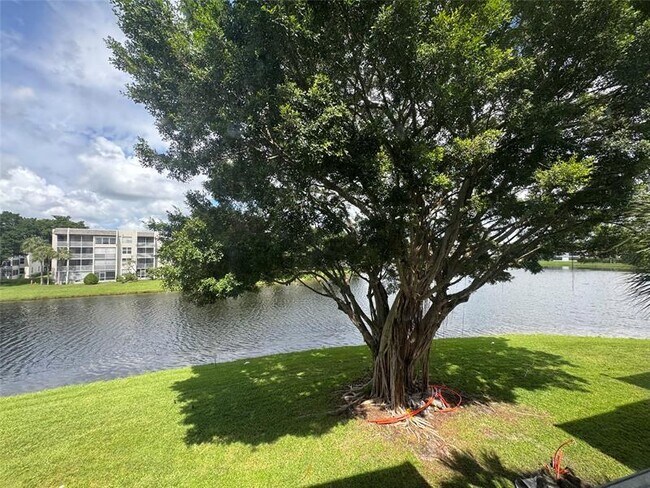 Building Photo - 9235 Lagoon Pl