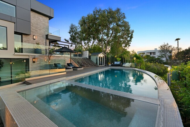 Building Photo - Prestigious Hollywood Hills Home for Rent