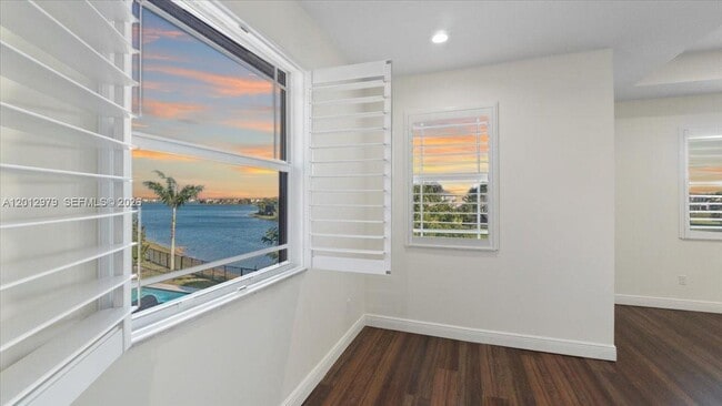 Building Photo - 8610 Lakeside Bnd