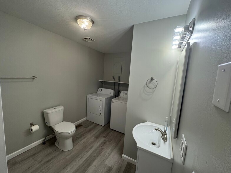 Building Photo - 6440 Highway 135 NE