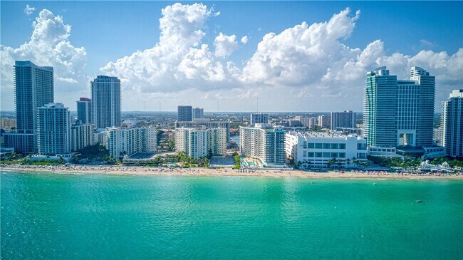 Building Photo - 3725 S Ocean Dr