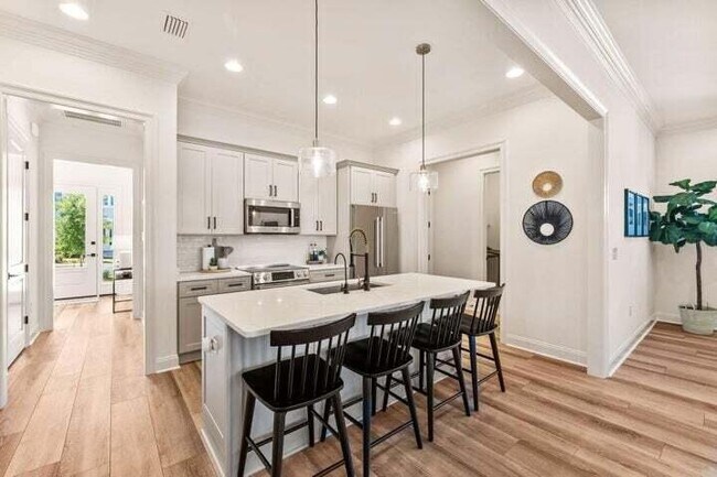 Building Photo - 120 Suwanee Dr