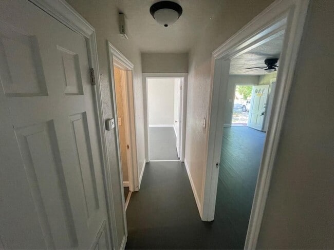 Building Photo - 3116 Alamo Ave