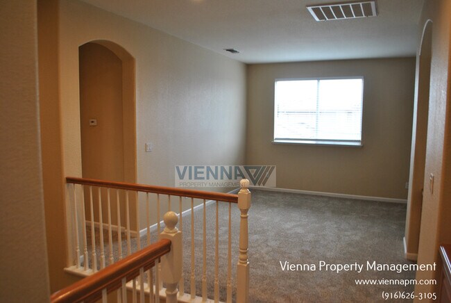 Building Photo - Beautiful 4 Bedroom + Study in Desirable N...
