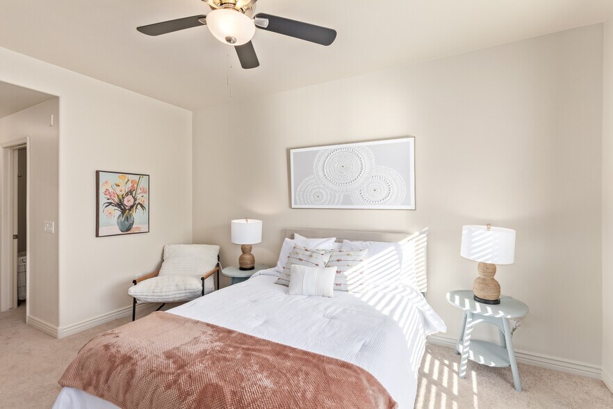 Building Photo - 5450 E Deer Valley Dr