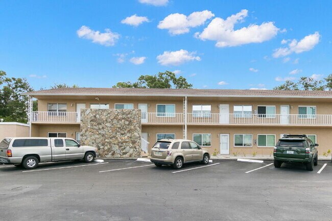 Building Photo - Apartment For Rent in Seminole WITH UPGRADES!