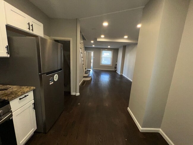 Building Photo - Beautiful 3 Bedroom Home