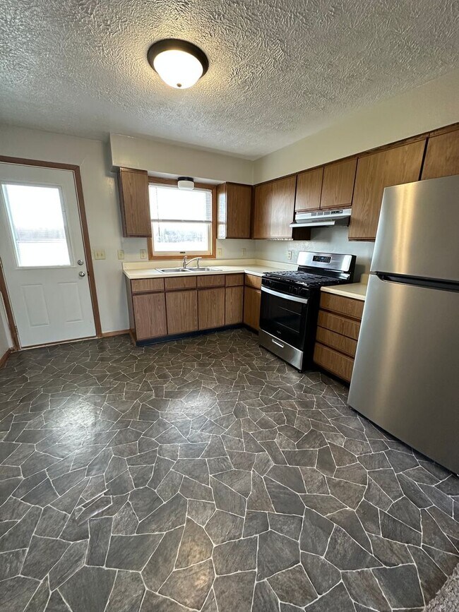 Building Photo - 3955-3965 N Meadow Ridge Dr