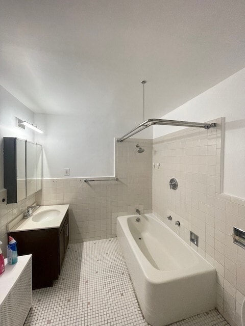 Bathroom - 5300 S Shore Dr