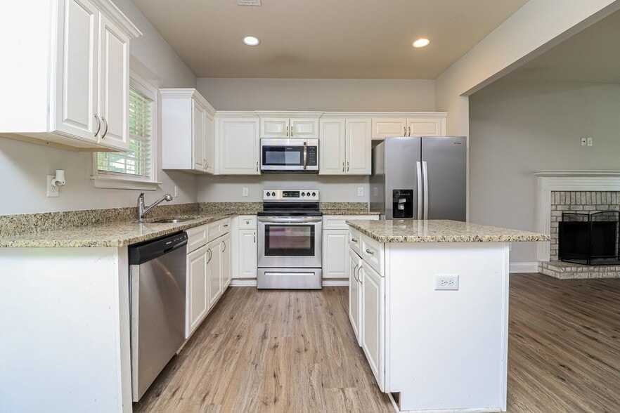 Building Photo - 77 Rosemont Ct