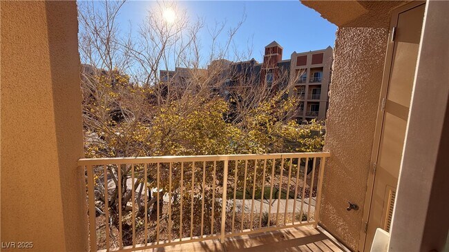 Building Photo - 38 E Serene Ave