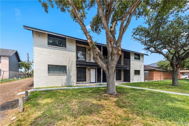 Building Photo - 211 Gastel Cir