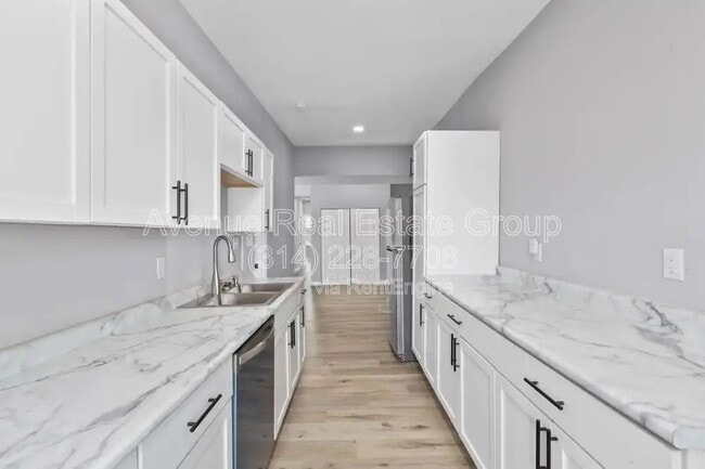 Building Photo - 5931 Maple Ave