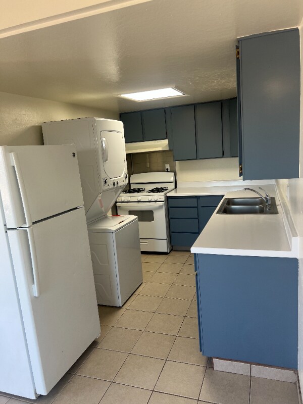 Building Photo - 240 Holly St