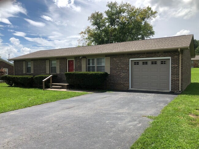 Building Photo - 1555 Flintwood Ave