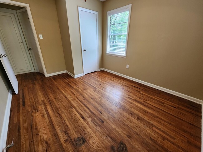 Building Photo - 8807 Creek Trail