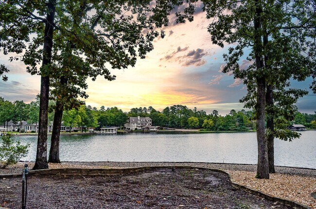 Building Photo - Lake Balboa | Home | Unfurnished