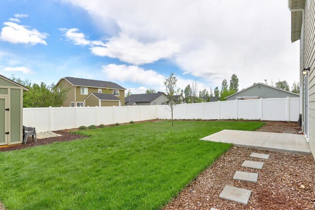 Building Photo - 4 Bed/2.5 Home In Kuna! - Pets Welcome!