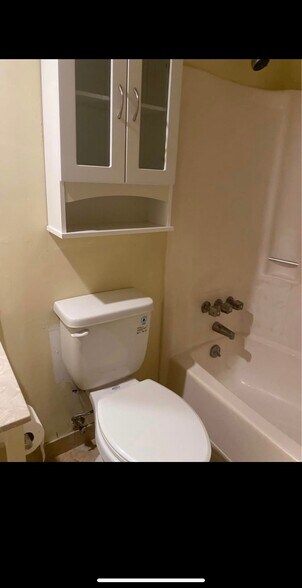 Building Photo - 1024 Manatee Rd