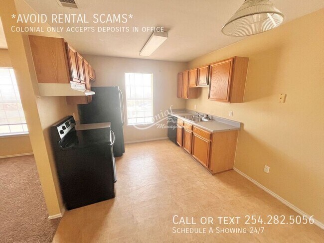 Building Photo - 1703 Benttree Dr