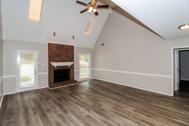 Building Photo - Spacious 4-Bedroom Cordova Home