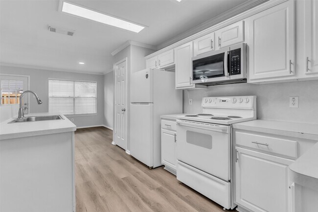 Building Photo - 46 Marble Rock Pl