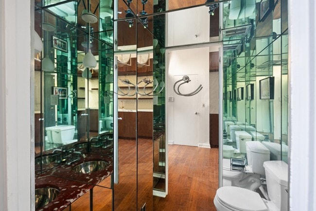 Building Photo - Incredible Rittenhouse Home