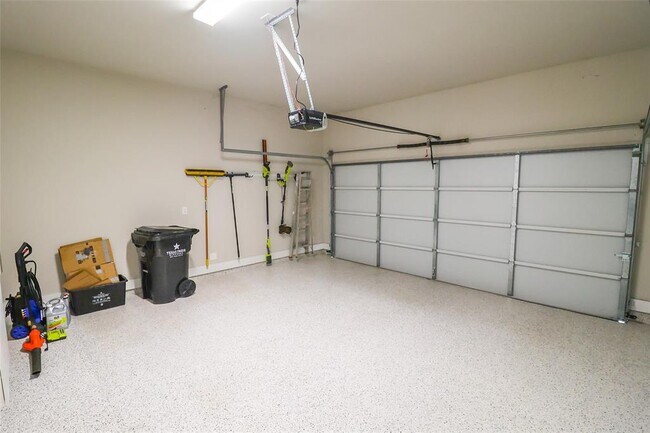 Building Photo - 5213 Pinemont Creek Ln