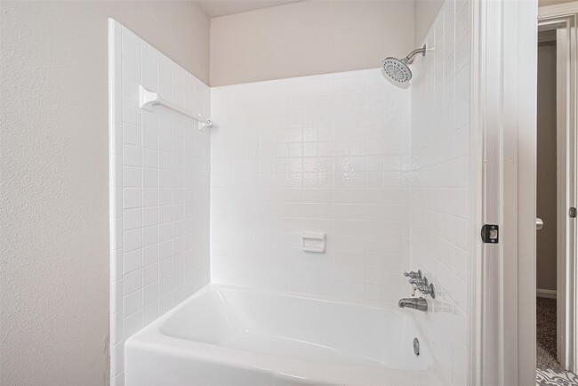 Building Photo - 10815 Creektree Dr