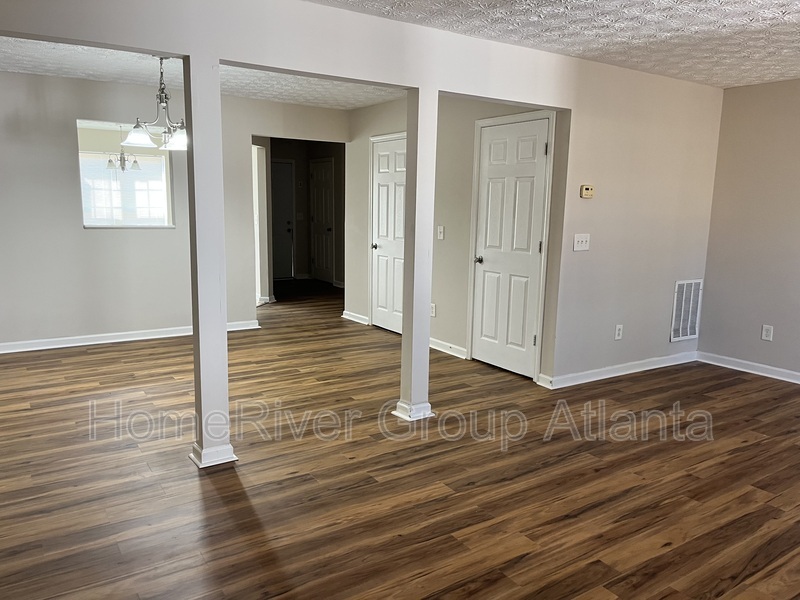 Building Photo - 11424 S Grove Dr