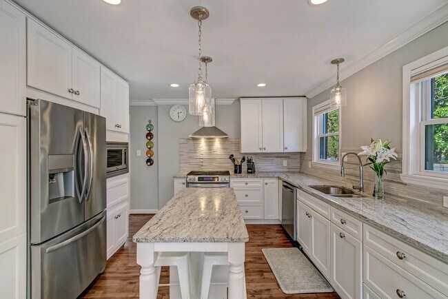 Building Photo - 6612 Kerns Rd