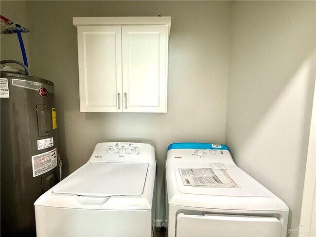 Building Photo - 11 West Dr