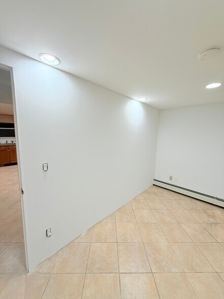 Building Photo - 336 Mile Square Rd