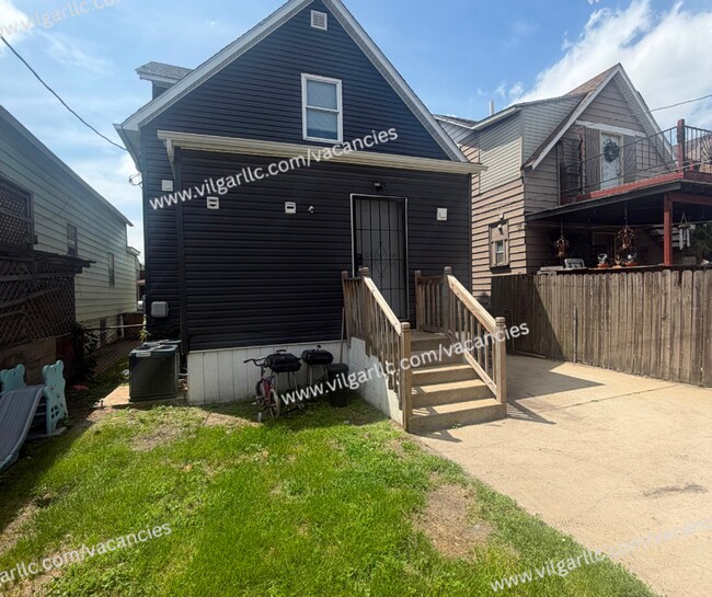 Building Photo - 4023 Deodar St