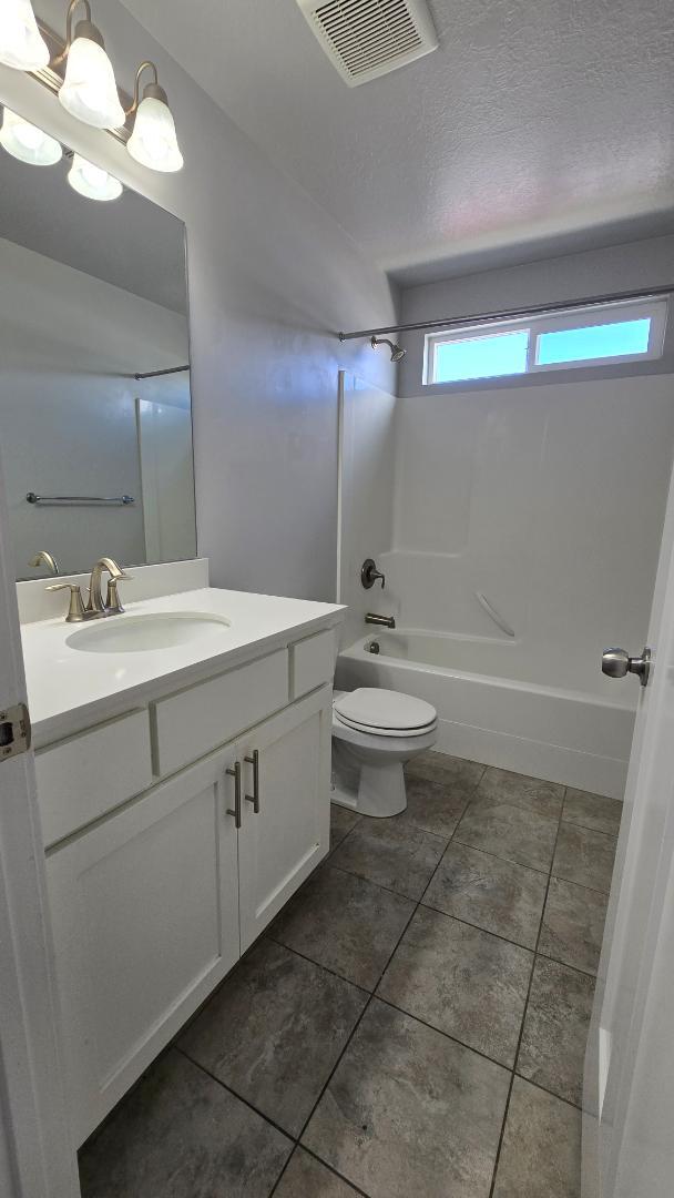 Building Photo - 4933 W Pillar Dr