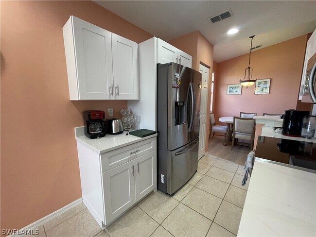 Building Photo - 2021 Crestview Way