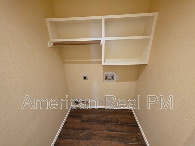 Building Photo - 1209 Shadow Lakes Blvd