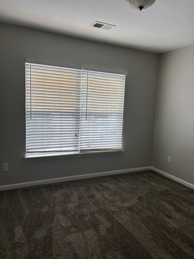 Building Photo - BEAUTIFUL 2 BEDROOM 2 BATH CONDO!