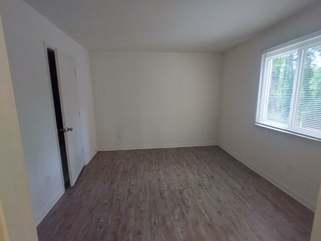 Building Photo - 600 Reusens Rd