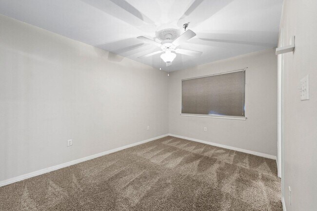 Building Photo - Brooks Landing