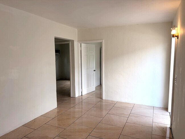 Building Photo - 1310 NW 9th Pl