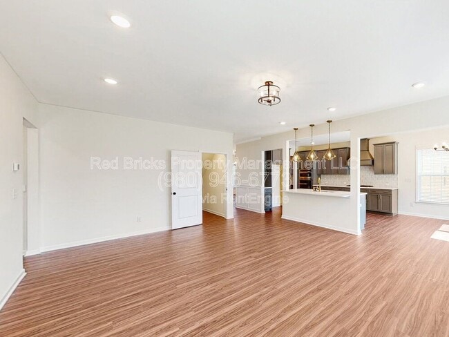 Building Photo - 17712 Summers Walk Blvd