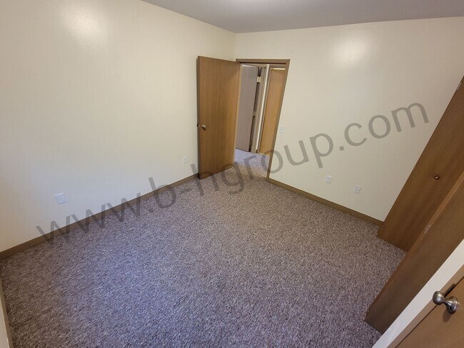 Building Photo - 8760 Sheridan Rd