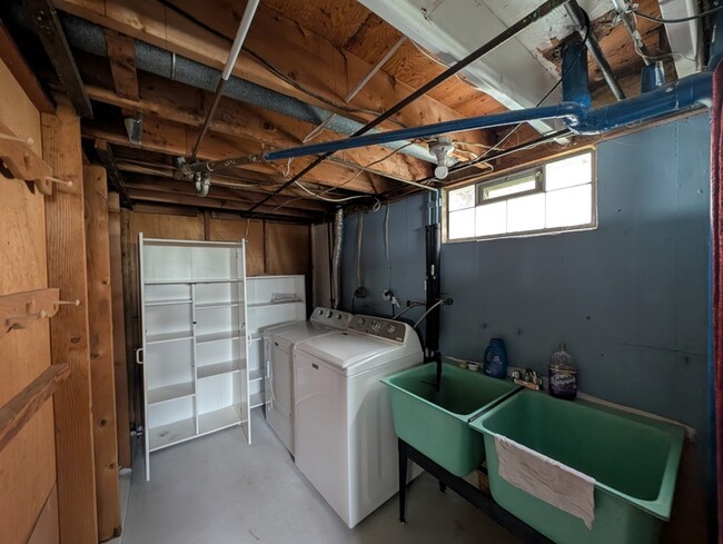 Building Photo - 43 Fairelm Ln